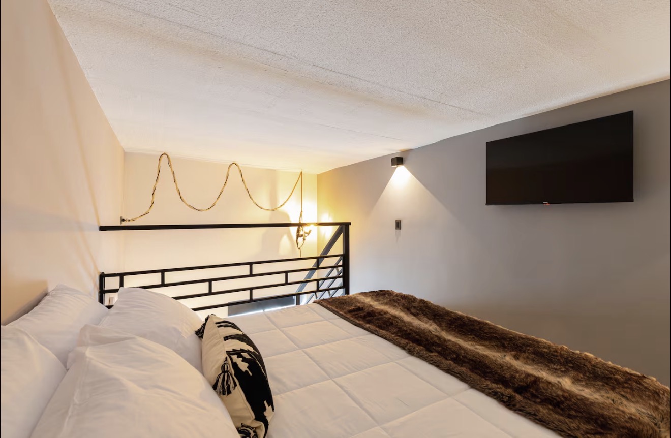 AL102 — loft bedroom with smart TV