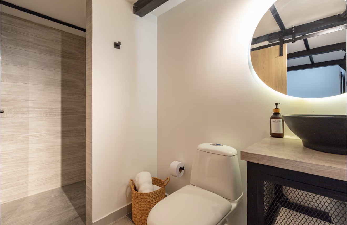 AL102 — bathroom with backlit mirror