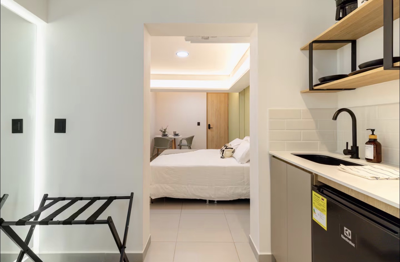AL202 — kitchenette with view into bedroom